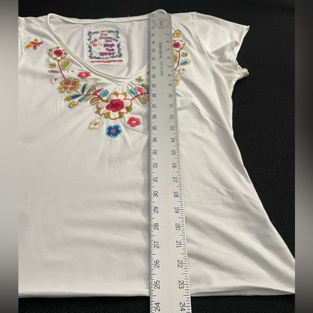 Johnny Was white v-neck Hinga tee w/ peacock & floral embroidery sz M (?) - Picture 7 of 9